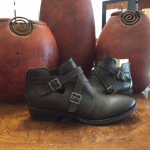 Great casual ankle boot